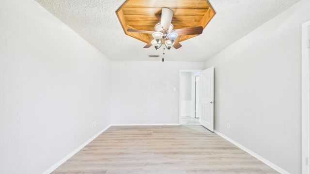 8606 Knoxville Avenue, Lubbock, TX 79423