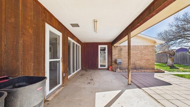 8606 Knoxville Avenue, Lubbock, TX 79423