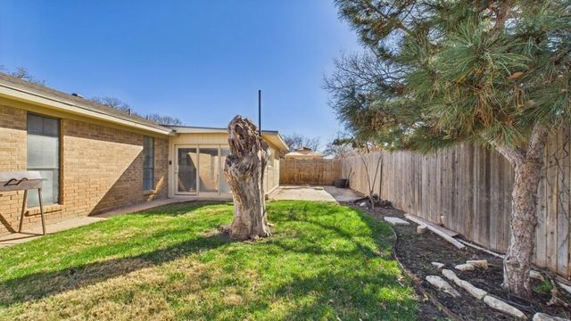 8606 Knoxville Avenue, Lubbock, TX 79423