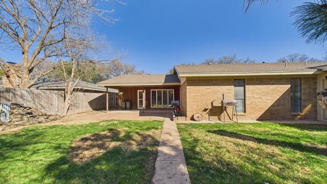 8606 Knoxville Avenue, Lubbock, TX 79423