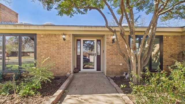 8606 Knoxville Avenue, Lubbock, TX 79423