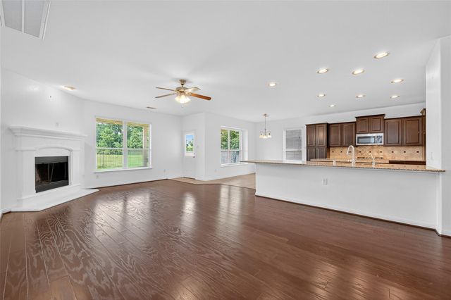 83 W Wading Pond Circle, The Woodlands, TX 77375