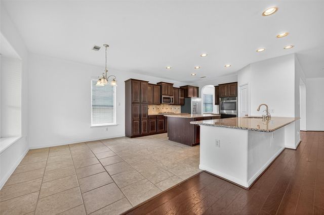 83 W Wading Pond Circle, The Woodlands, TX 77375