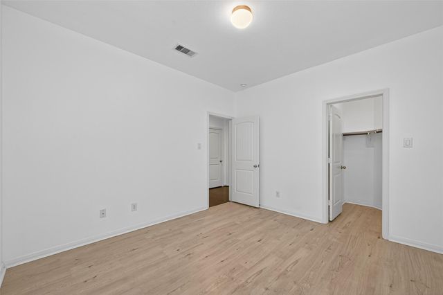 83 W Wading Pond Circle, The Woodlands, TX 77375