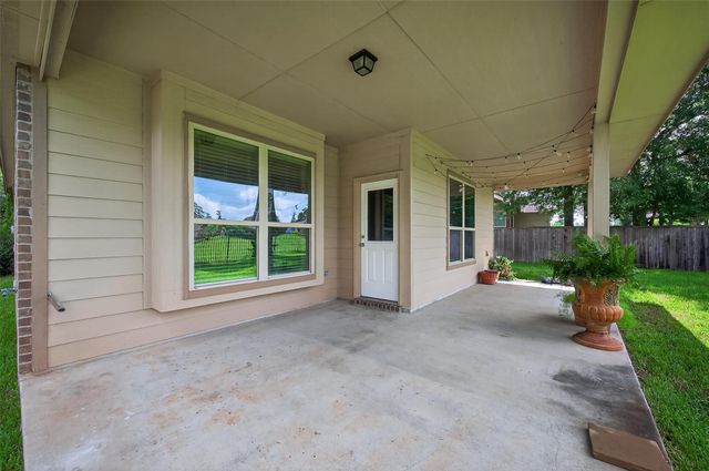 83 W Wading Pond Circle, The Woodlands, TX 77375
