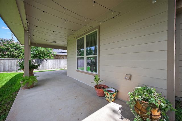 83 W Wading Pond Circle, The Woodlands, TX 77375