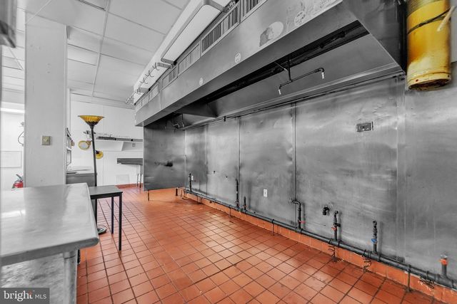 518 N CHARLES N N, Baltimore, MD 21201