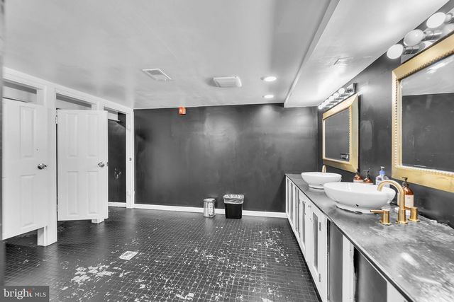 518 N CHARLES N N, Baltimore, MD 21201