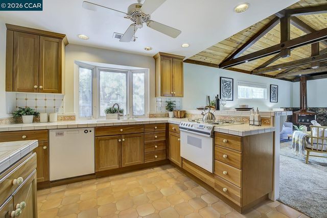 1375 El Curtola Blvd, Lafayette, CA 94549