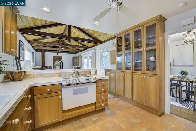 1375 El Curtola Blvd, Lafayette, CA 94549