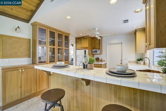 1375 El Curtola Blvd, Lafayette, CA 94549