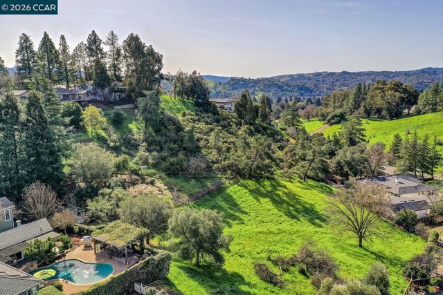 1375 El Curtola Blvd, Lafayette, CA 94549