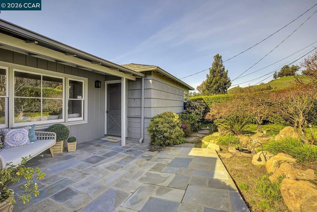 1375 El Curtola Blvd, Lafayette, CA 94549