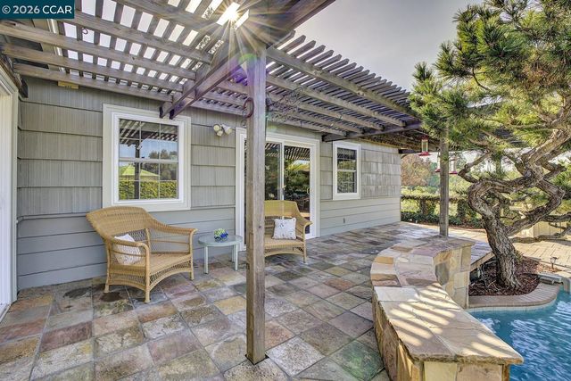 1375 El Curtola Blvd, Lafayette, CA 94549