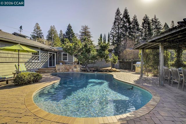 1375 El Curtola Blvd, Lafayette, CA 94549