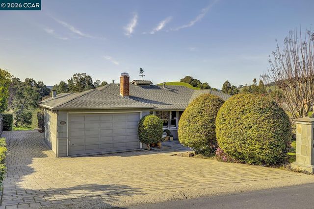 1375 El Curtola Blvd, Lafayette, CA 94549