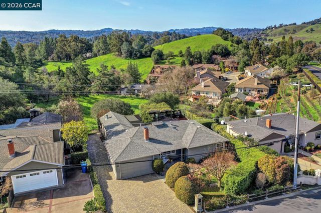 1375 El Curtola Blvd, Lafayette, CA 94549