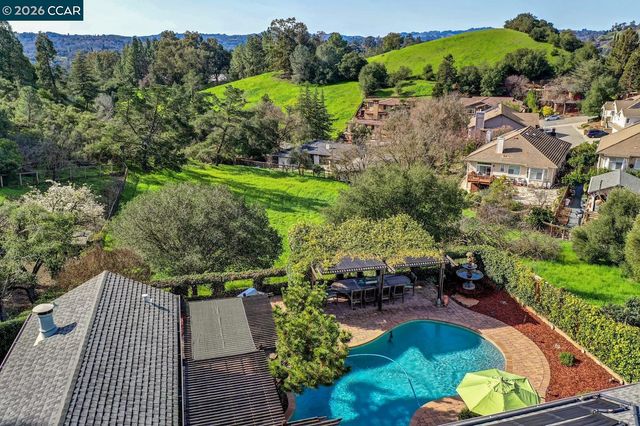 1375 El Curtola Blvd, Lafayette, CA 94549