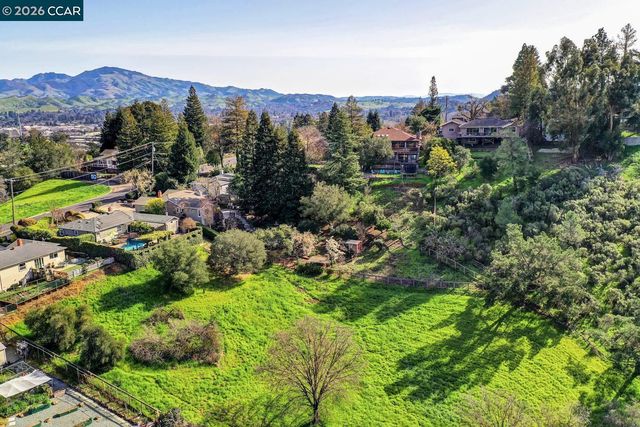 1375 El Curtola Blvd, Lafayette, CA 94549