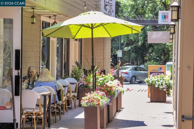 1375 El Curtola Blvd, Lafayette, CA 94549