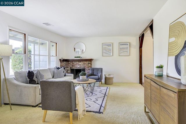 1375 El Curtola Blvd, Lafayette, CA 94549