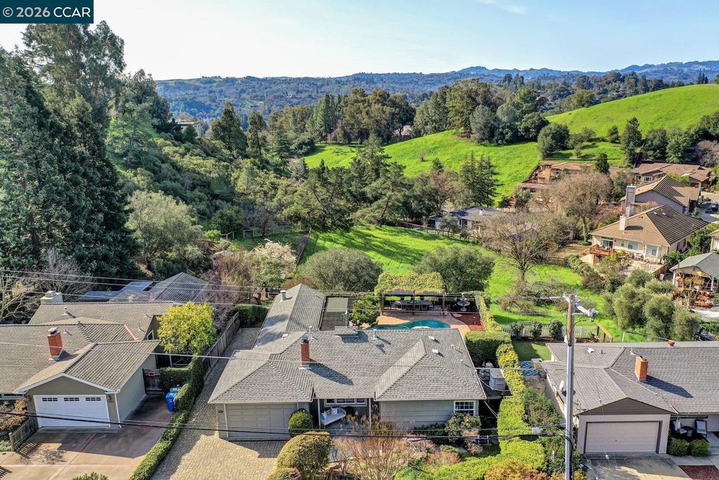 1375 El Curtola Blvd, Lafayette, CA 94549