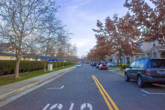 2968 Tourbrook Way, Sacramento, CA 95833