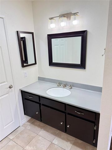 2604 N Tustin Avenue, Santa Ana, CA 92705