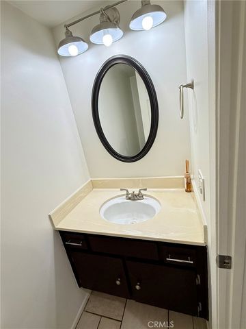 2604 N Tustin Avenue, Santa Ana, CA 92705