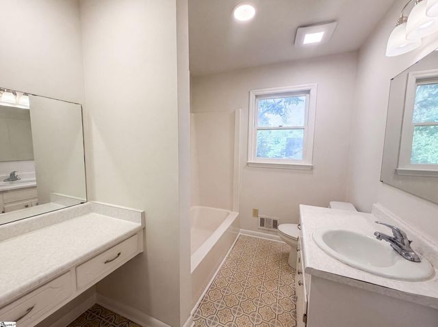 604 Meadowbrook Drive, Spartanburg, SC 29307