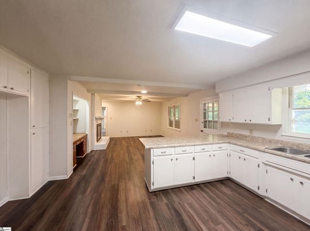 604 Meadowbrook Drive, Spartanburg, SC 29307