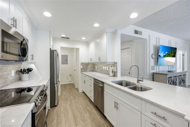 797 Willowbrook DR # 203, Naples, FL 34108