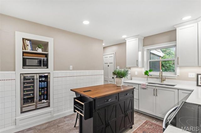 1435 Andrew Drive, Warson Woods, MO 63122
