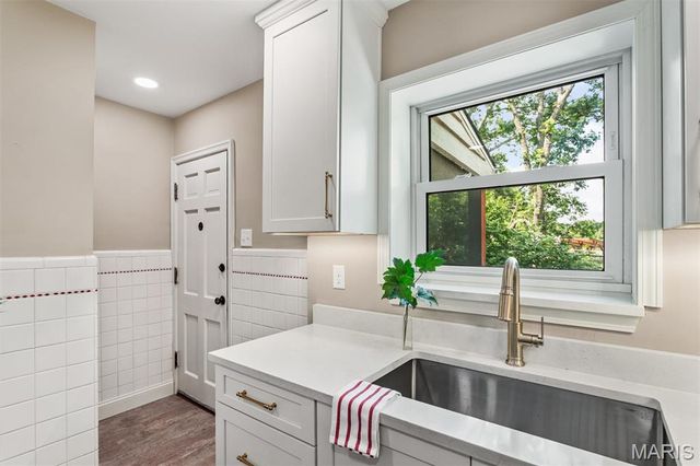1435 Andrew Drive, Warson Woods, MO 63122