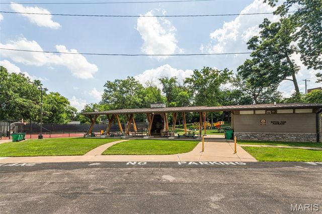1435 Andrew Drive, Warson Woods, MO 63122