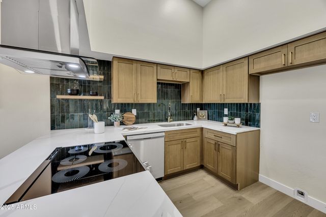 1180 E BELMONT Avenue, Phoenix, AZ 85020