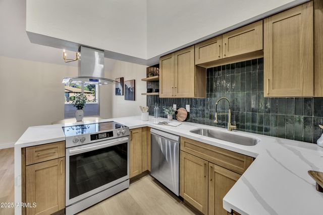 1180 E BELMONT Avenue, Phoenix, AZ 85020