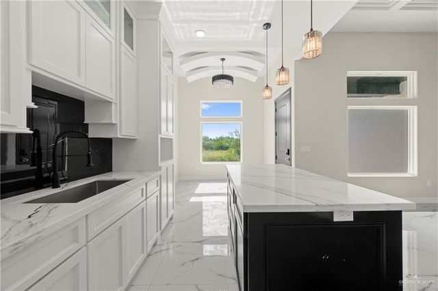 801 Falcon Drive, Rio Grande City, TX 78582