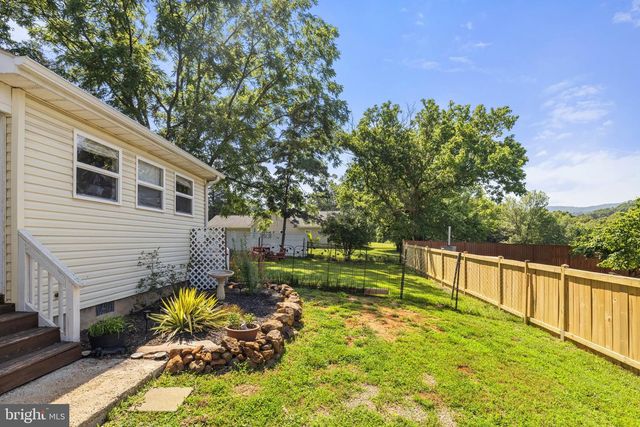 381 YOUNGS DR, Front Royal, VA 22630