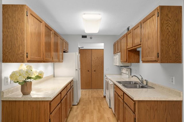 6615 Lake Shore Drive S 705, Richfield, MN 55423