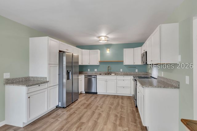 6 Shiney Leaf Ct, Beaufort, SC 29907