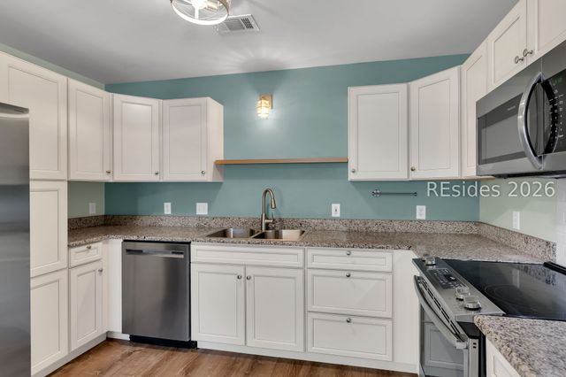 6 Shiney Leaf Ct, Beaufort, SC 29907