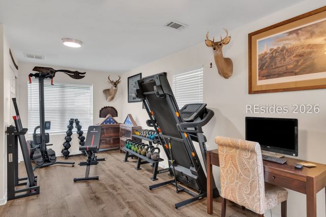 6 Shiney Leaf Ct, Beaufort, SC 29907