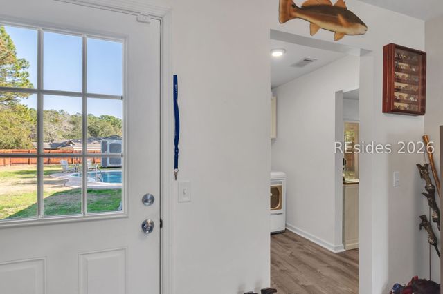 6 Shiney Leaf Ct, Beaufort, SC 29907