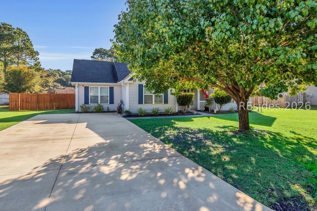 6 Shiney Leaf Ct, Beaufort, SC 29907