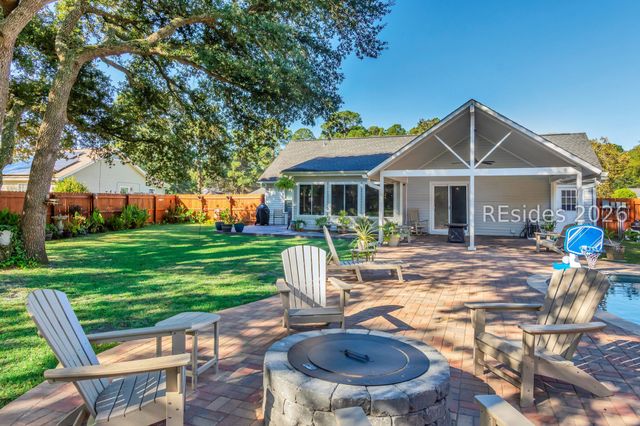 6 Shiney Leaf Ct, Beaufort, SC 29907