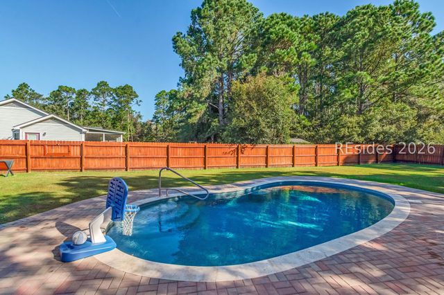 6 Shiney Leaf Ct, Beaufort, SC 29907