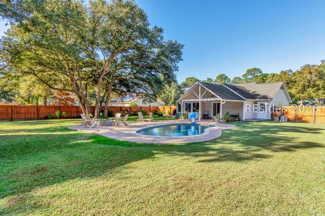 6 Shiney Leaf Ct, Beaufort, SC 29907