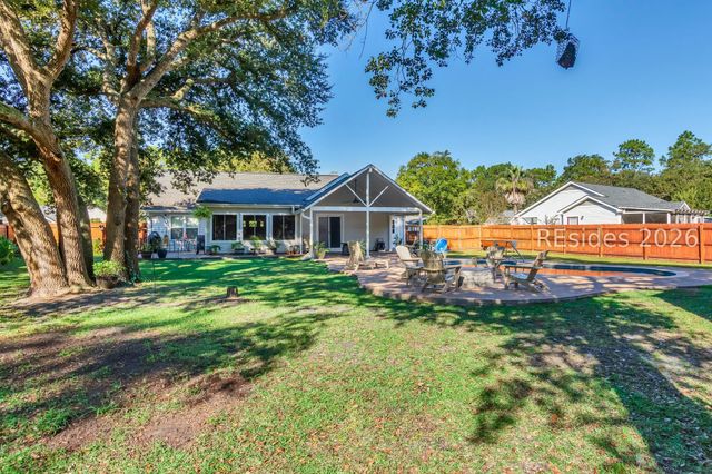 6 Shiney Leaf Ct, Beaufort, SC 29907