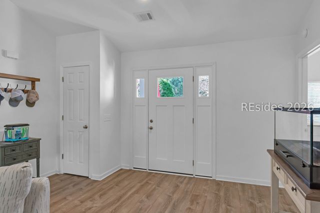 6 Shiney Leaf Ct, Beaufort, SC 29907